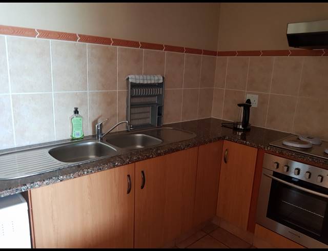 3 bed property to rent in ILLOVO BEACH